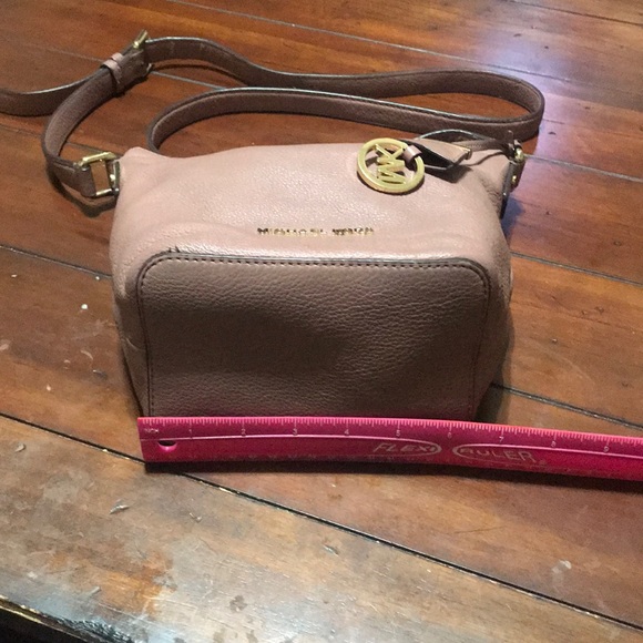 USED— AUTHENTIC MICHEAL KORS DUSTY ROSE CROSSBODY - Picture 5 of 8